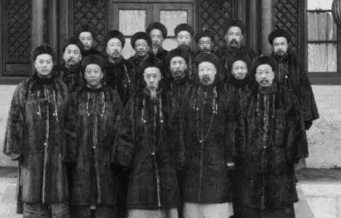 为什么清朝没有亲王叛乱,也没有太监干政?
