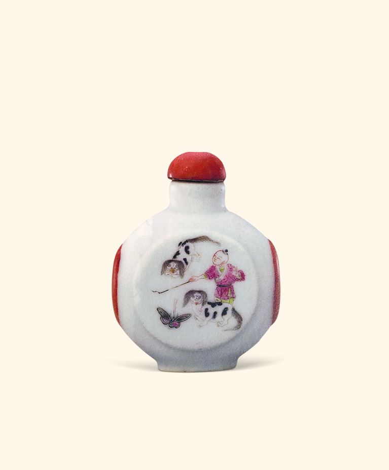 清清晚期 粉彩爱犬图鼻烟壶 故宫博物院藏