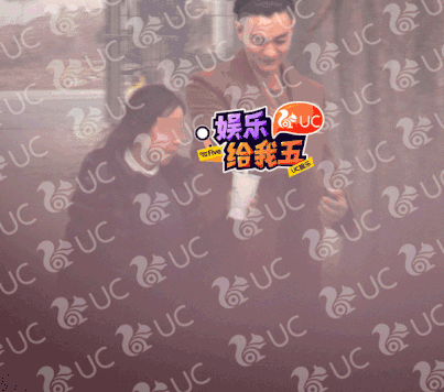 佟丽娅雷佳音共喝一瓶水，你能接受伴侣这样吗