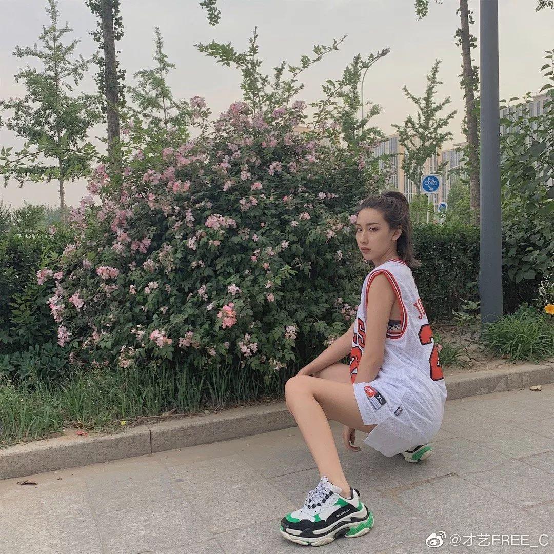 台湾女rapper18岁,女rapper节目 女rapper就只能靠脸靠身材?上位比登天还难!新说唱再引热议