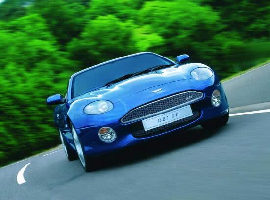 这5个驾驶习惯不好，开车还很费油，看看你有吗？