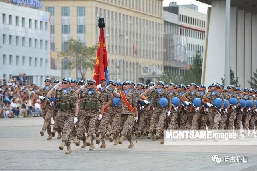 蒙古武装力量举行"国旗日"广场阅兵式