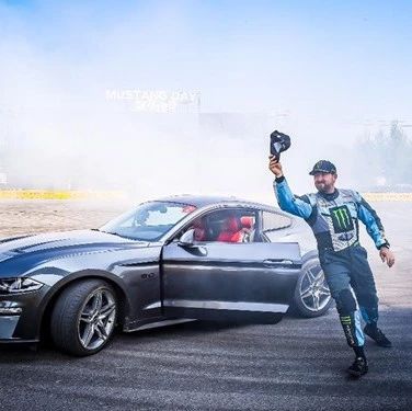 Beijing Drift：福特Mustang今儿个在京城野了一把