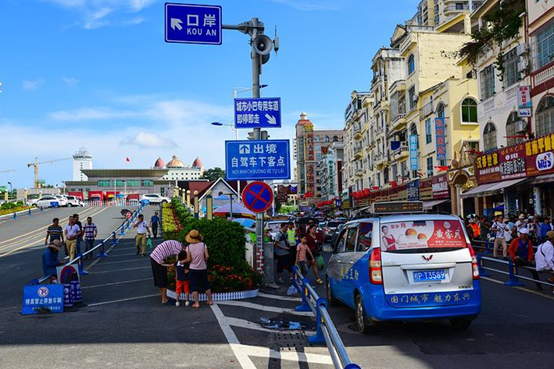 越南货香水（中越边境城市，商场卖越南货，街上尽是戴绿帽子的男