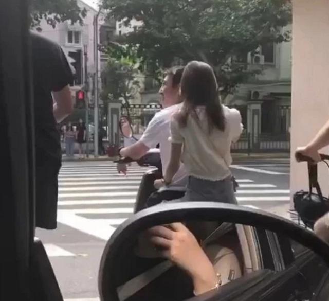 王思聪懒理被冻结270万股权，与人聚餐发福显幸福肥