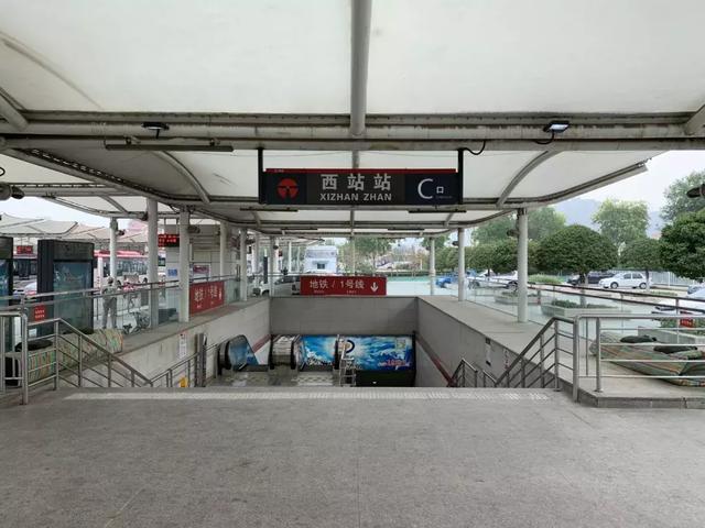 天津地铁南站,西站4个出入口临时封闭