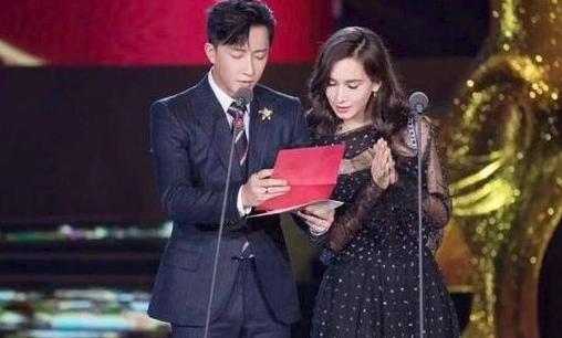 被曝登记结婚后，韩庚卢靖姗首次合体露面，女方无名指钻戒抢镜