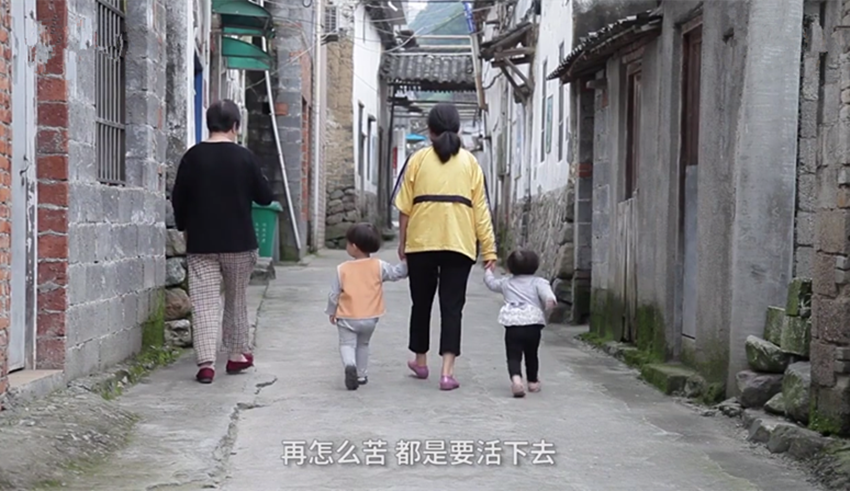 代孕黑色产业链:农村单身妈妈找代孕生下双胞胎,“得养活他们” 博e百网上娱乐