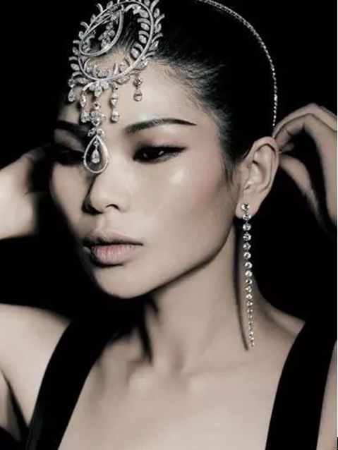 她是“第一丑模”，却成为中国首位国际超模