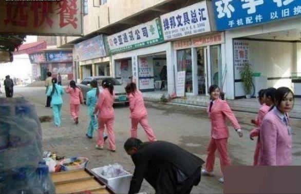 缅甸果敢老街美女:满大街的美女让你眼花缭乱