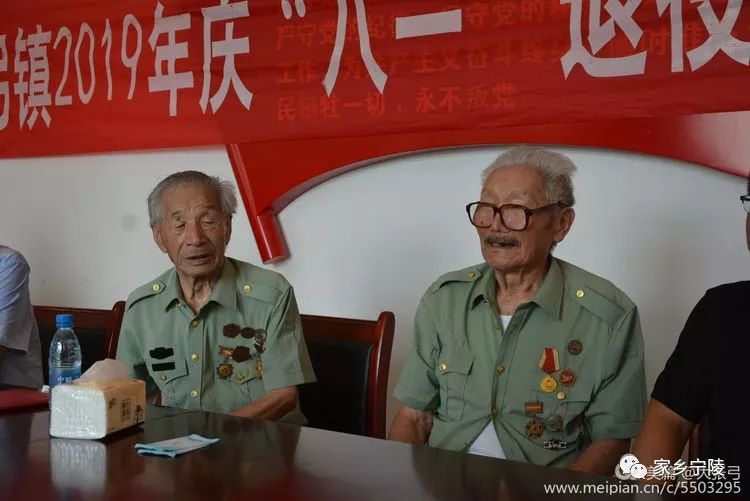 张弓镇举行庆祝建军及淮海战役胜利活动,90岁老兵亲身