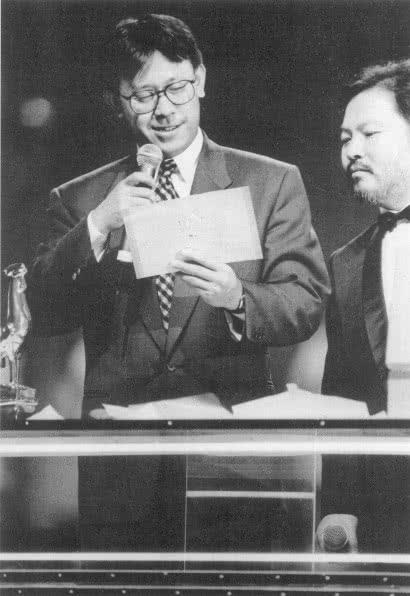 葛优姜文冯巩冯小刚等罕有珍贵旧照曝光，摄影师是这位相声大师