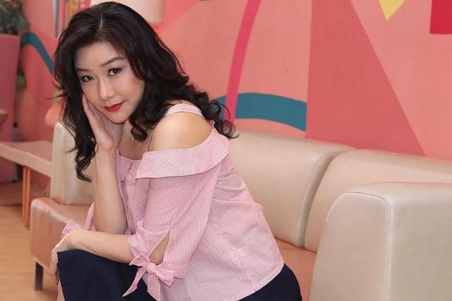 女星为养子放弃嫁豪门，但儿子手术后却认不出她？