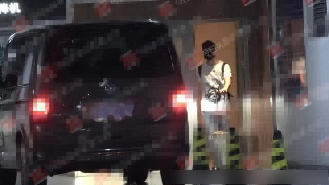 曹云金被曝出轨新进展！豪宅幽会美女共度2小时