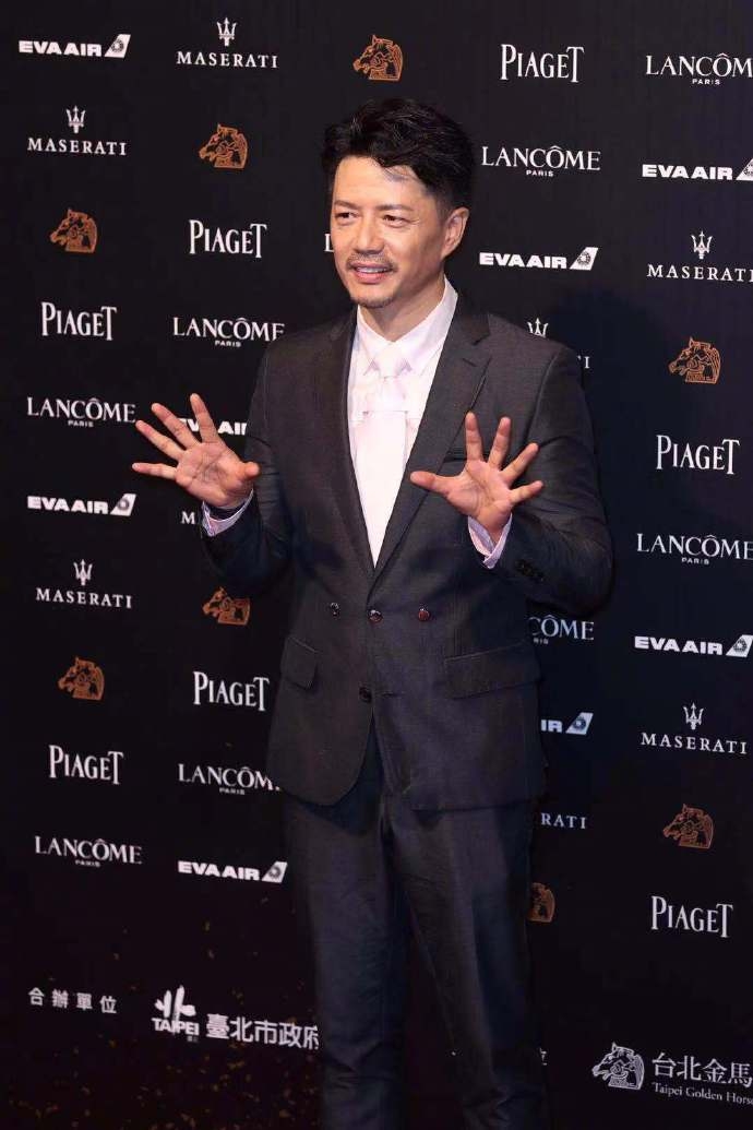 金马奖现场：女星们红毯争奇斗艳！深V露背齐齐上阵！