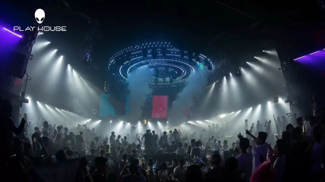 我喝到半醉，我蹦得干脆