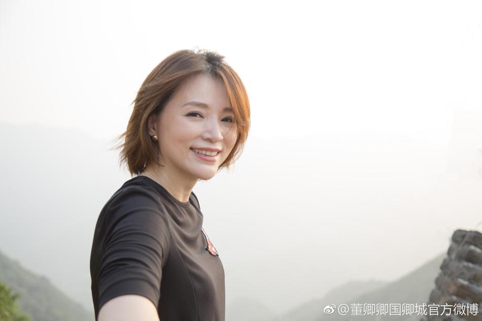 45岁董卿近照曝光，端庄温婉气质不输周涛，网友：和程前有夫妻相