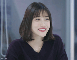 还有表情灵动俏皮的十元妹子,笑起来总是甜入人心, 功劳80%都来自她有