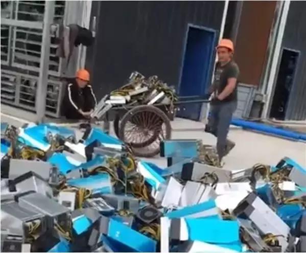 D&G设计师辱华后演出取消,百度杀毒软件退役,ofo郑州人去楼空