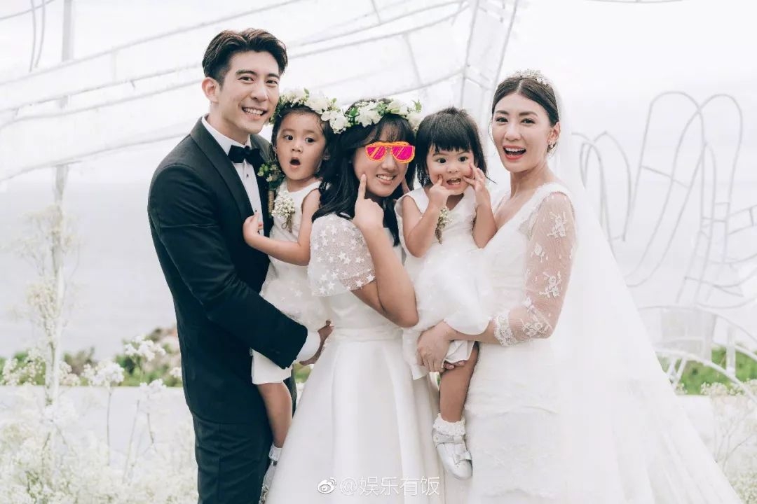 生完2个孩子才办婚礼，嫁小9岁老公，她逆袭了