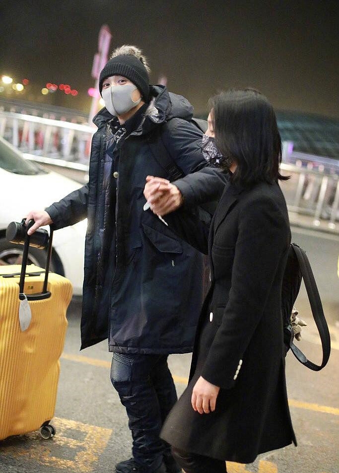 周一围牵手朱丹现身力证幸福，结果被网友吐槽太刻意！