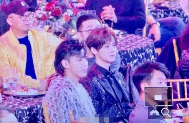 吴亦凡鹿晗难得同框互动，一个小举动打破不和传言