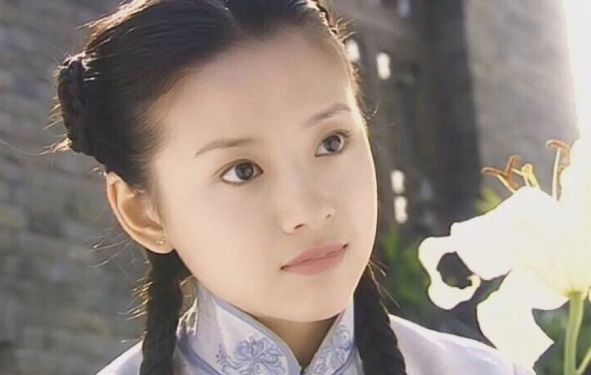 无修图的娜扎和韩国第一美人撞衫同框，依然吊打？
