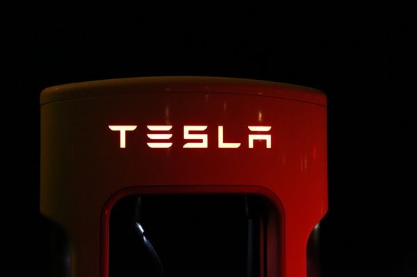 特斯拉车主破解了自家Model 3 竟还公布系统配置