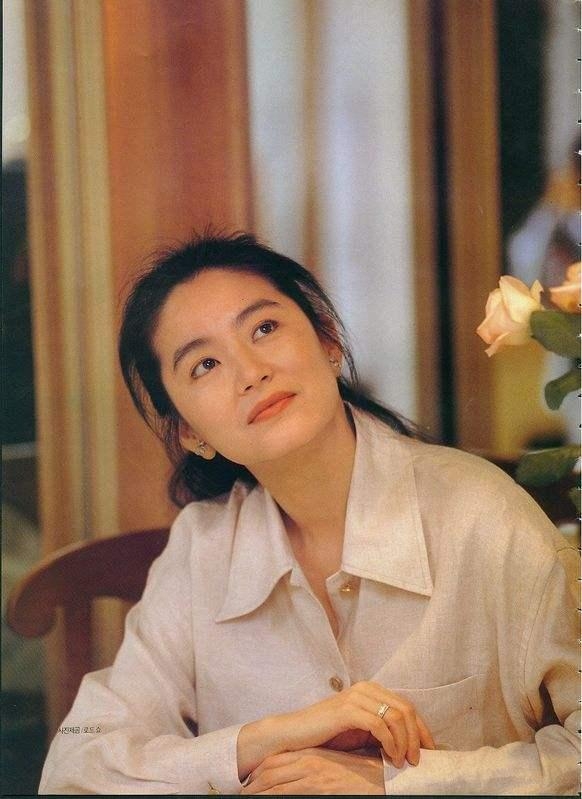林青霞豁达懒理婚变谣言，竟由富商丈夫前妻张天爱代为澄清