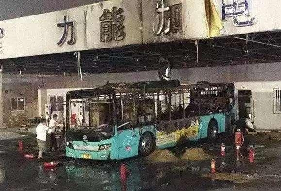 新能源汽车是不是比燃油车更容易自燃？