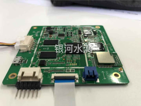 国内AI创业企业银河水滴发布首款步态边缘计算机芯