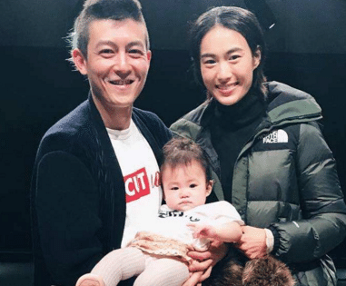 陈冠希和女儿嘟嘴卖萌，隔空示爱秦舒培，网友:甜！