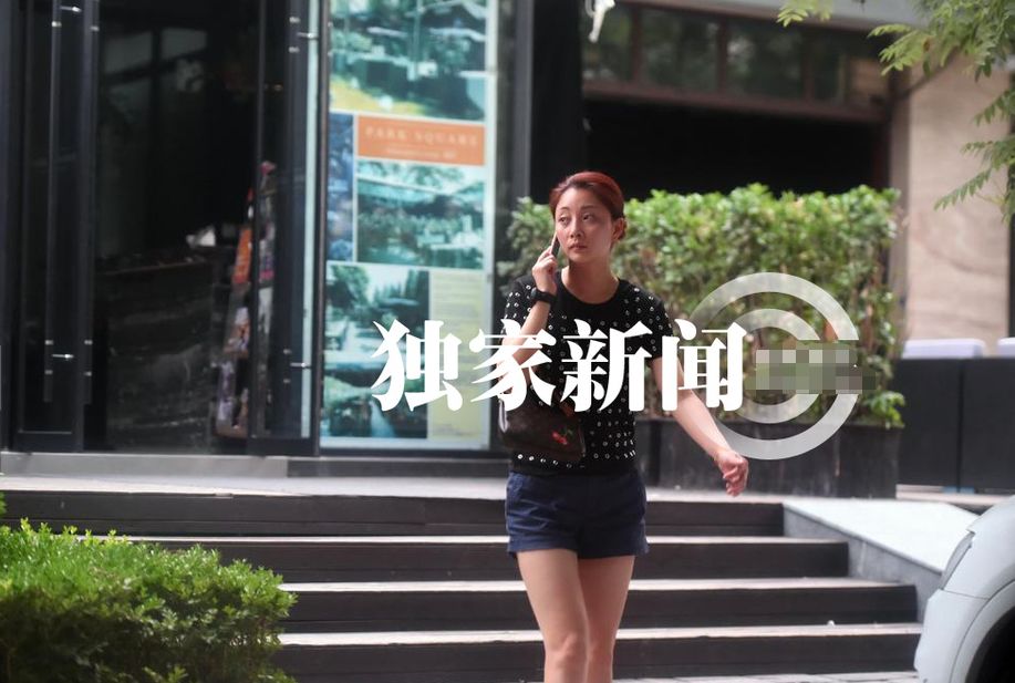 娱乐圈爱素颜的女星这么多，只有她敢对着偷拍镜头喊：拍漂亮点！