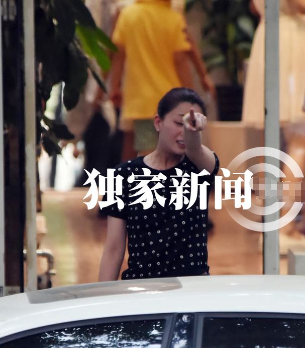 娱乐圈爱素颜的女星这么多，只有她敢对着偷拍镜头喊：拍漂亮点！