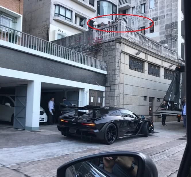 郭富城染黄发提限量豪车，香港媒体：送给妻子方媛的礼物