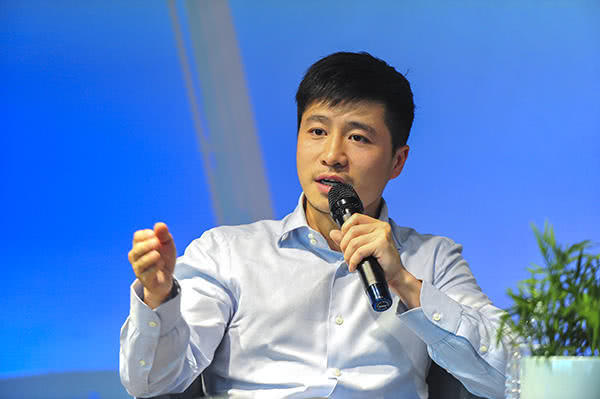 他是中国最低调的富二代，曾受威胁险遭绑架，父亲曾为中国首富