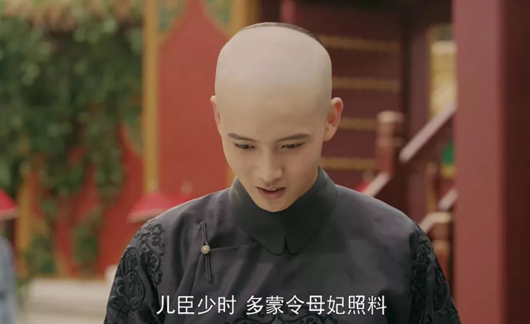 颜值吹上天的王思聪弟弟本尊竟然长这样？照骗拆穿现场一言难尽…