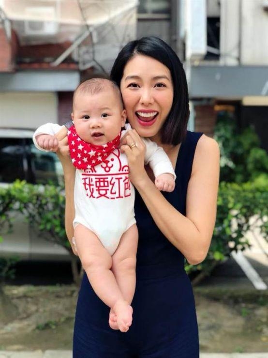 女星产后兼顾家庭事业压力大险崩溃 气到离家出走！