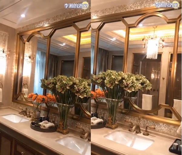 李湘家奢华浴室曝光：水晶吊灯土豪金镜框大理石浴缸气派十足