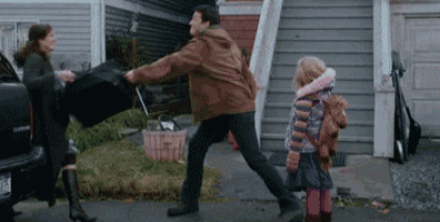 你表弟跟她好上了,你陪表弟去她家里坐坐 奉劝大家一句,这是我过来人