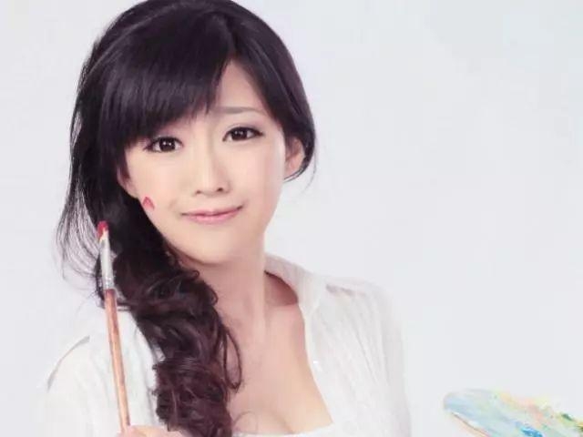 出道就演“万人迷”，25岁患上肿瘤和抑郁症，如今因整容脸走红