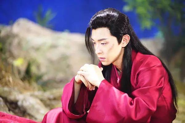 邓伦自曝曾一年没戏拍，还试戏几十遍，累到差点犯心脏病！