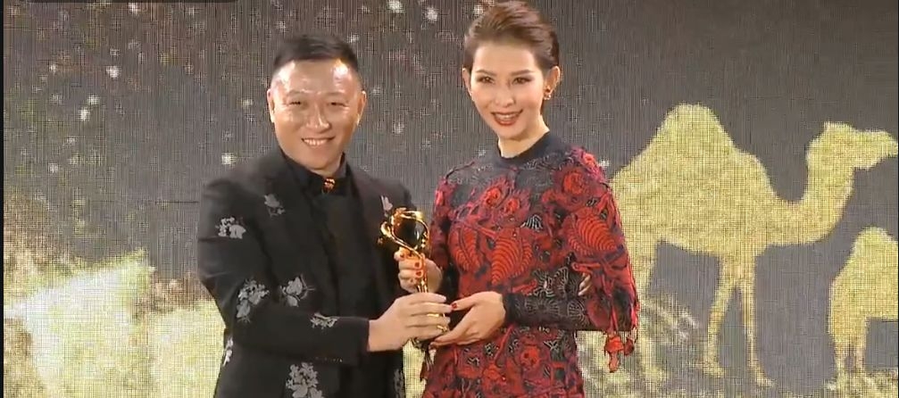 丝路凝聚力盛典现场:马苏久未亮相状态好,刘敏涛造型惊艳完胜!