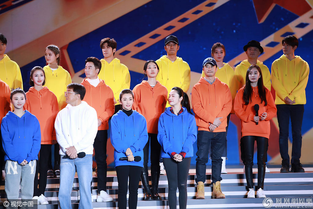 脱贫攻坚战星光行动启动仪式 白百何清新亮相与众星合影