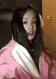 美女在你欢快发疯的背后,你的男友已经看不下去了!