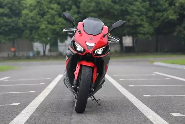 国内首款自主摩托跑车，犀利车身，实测极速146km！