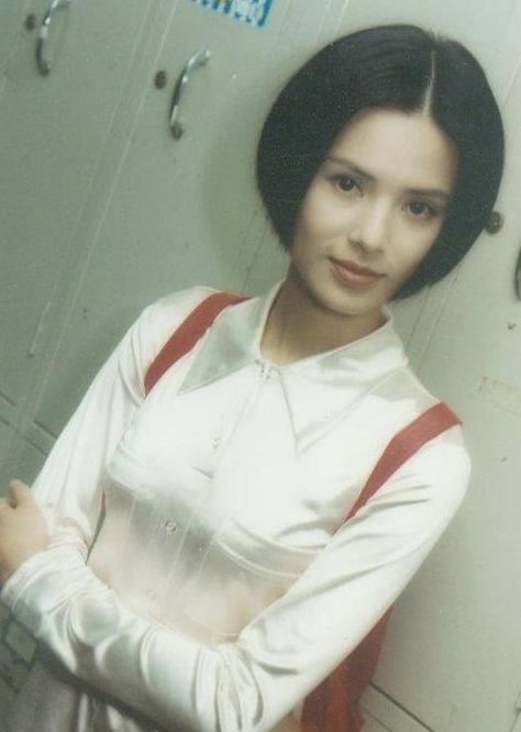 与大20岁离异富商相恋10年被抛弃，为此抑郁到自杀，能不能长点心？