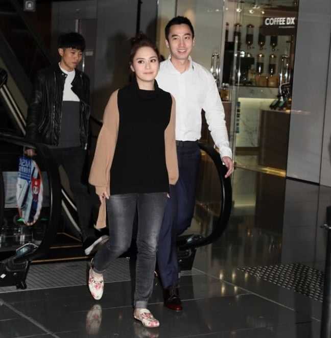 阿娇注册结婚现场：杨受当父亲角色，男方母亲夸赞儿媳妇很棒