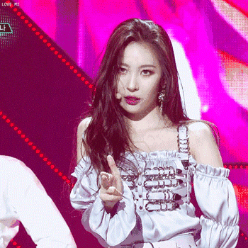 李宣美南韩腿精人设崩了！赢了五亿天价美腿，却输给赵薇？