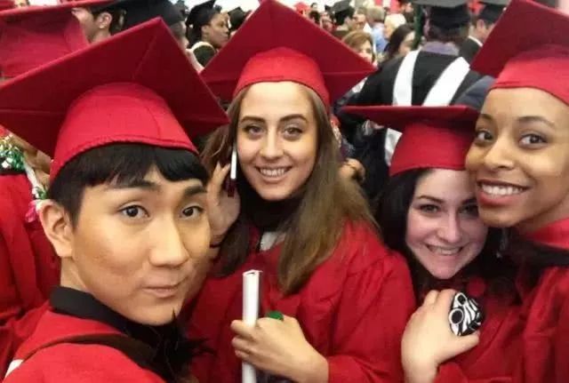 这个和尚，竟然是个公开出柜的美妆大师